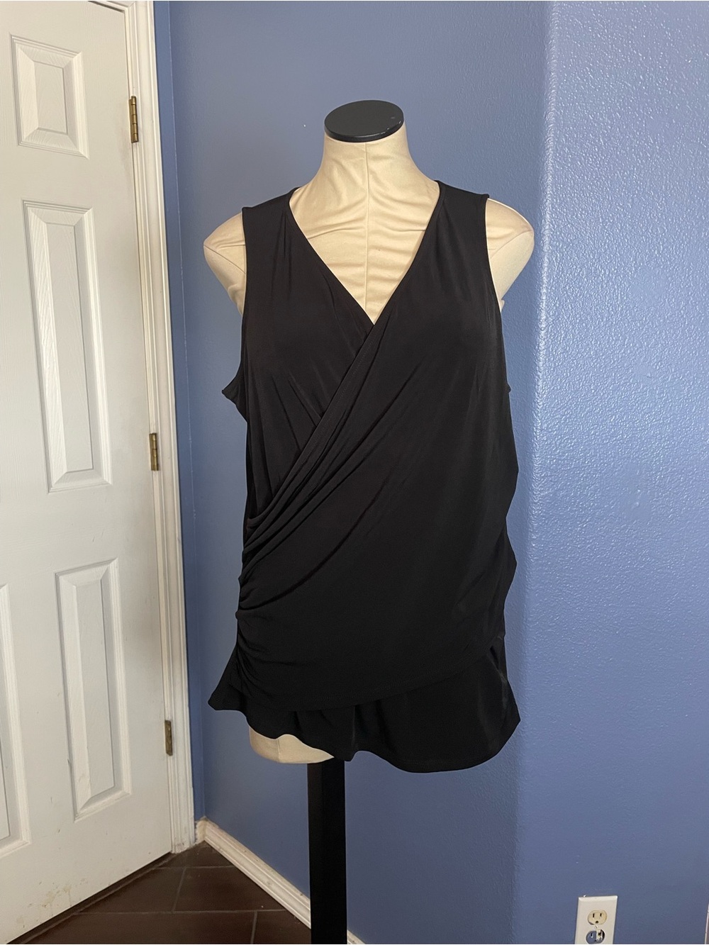 Torrid Black Surplice Sleeveless Ruched Tank 1X - Picture 2 of 8